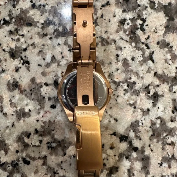 ⌚ Fossil Women’s Gold Watch | Stainless Steel | Date Window - Picture 3 of 7